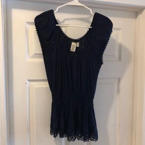 Short sleeve cotton top.